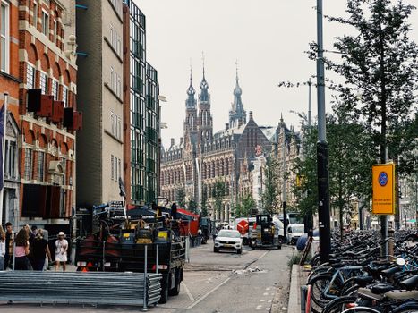 Straten van Amsterdam vandaag: drukte, afsluitingen en sfeer