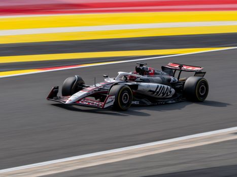 F1-nieuws Max Verstappen op tv-scherm in sportcafé in de regio tijdens een Formule 1-raceweekend