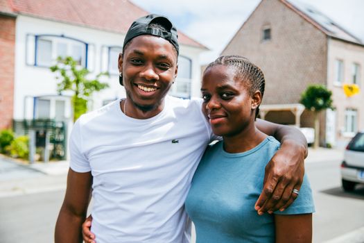Promobeeld in zomerse sfeer voor B en B Vol Liefde 2026 met een B&B op de achtergrond