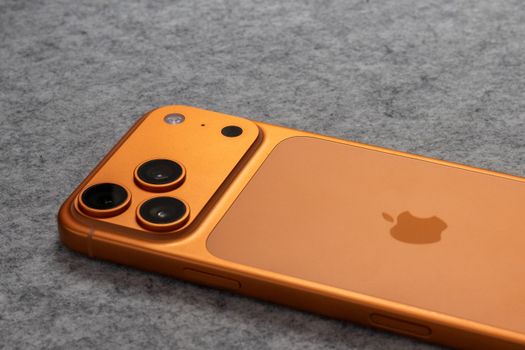 Dunne iPhone 17 Air naast iPhone 16 en iPhone 15 Pro met focus op design en AI-functies