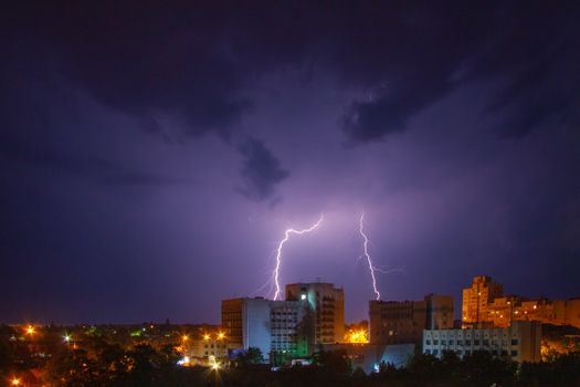 Onweer in de Regio: live waarschuwingen en verkeersimpact