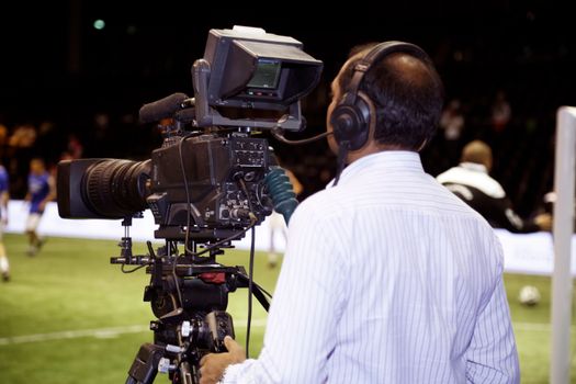 Voetbal vandaag live op scherm met speelschema en tussenstanden van topduels