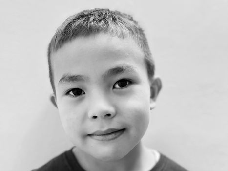 Andy van der Meijde en Melisa bij een publieke verschijning, in een artikel over gezin, relaties en kinderen